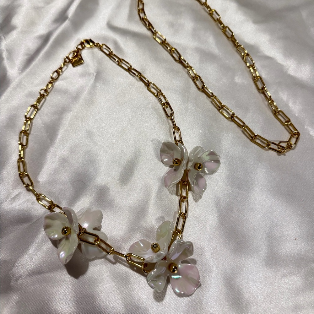 Zenzii flower necklace and chain